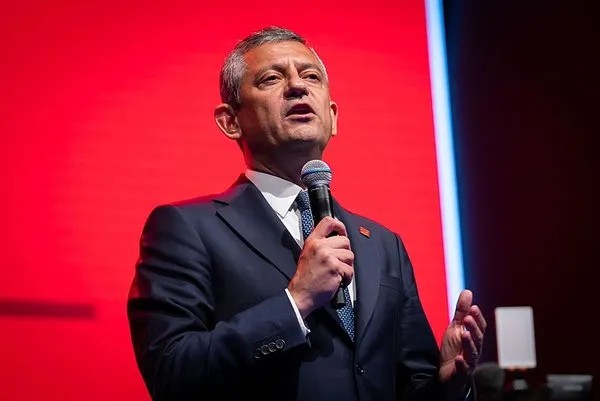 Özgür Özel'in karnesi kırıklarla dolu! Fişlemeler, ihraçlar, linç kampanyaları...